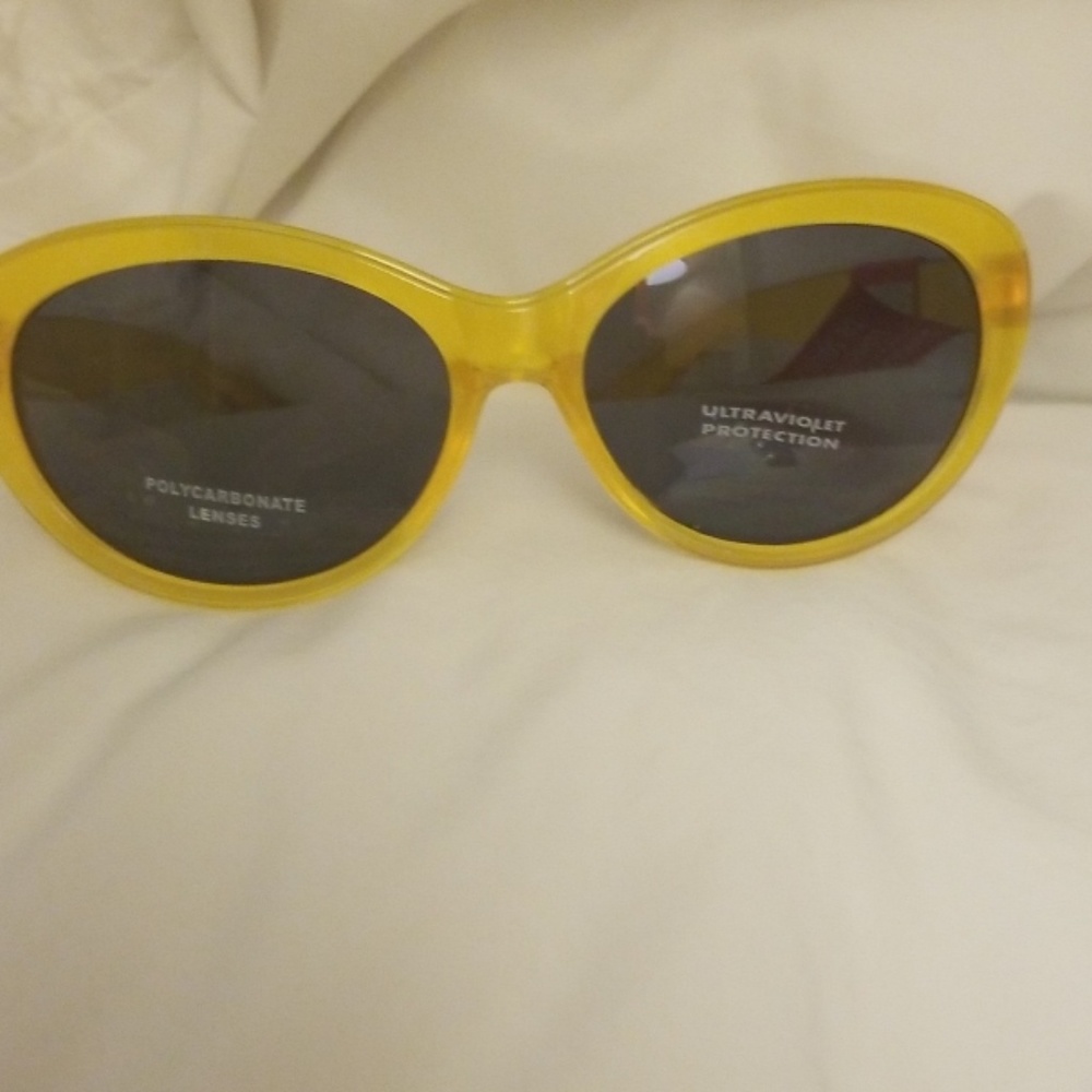 NEW.. Yellow Sunglasses - Picture 4 of 4